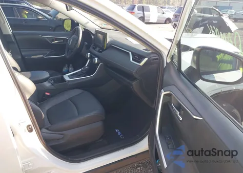 2022 Toyota Rav4 Xle Premium z USA, uszkodzony, nr VIN 2T3C1RFVXNW202638